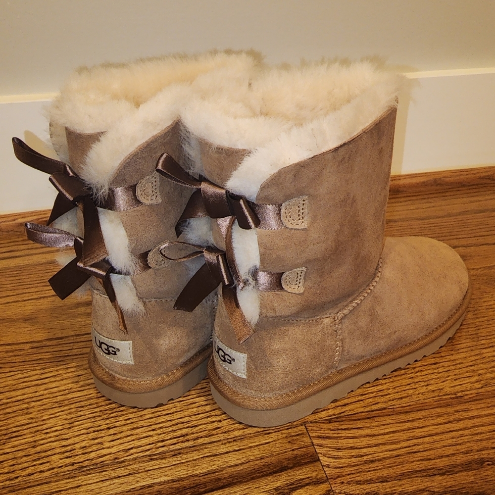 UGG Bailey Bow II (Big Kid)